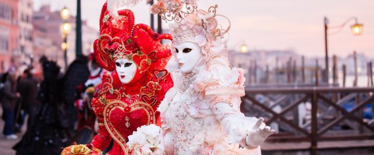 carnevale-di-venezia-2017-tutto-quello-che-c-e-da-sapere-sul-carnevale-piu-famoso-1889295421[5483]x[2285]780x325.jpeg